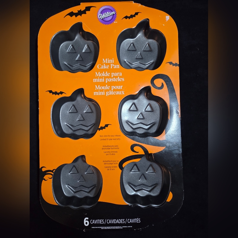 WILTON Halloween Jack O Lantern Carved Pumpkin Mini Cake Pan Non Stick 6 Cavity